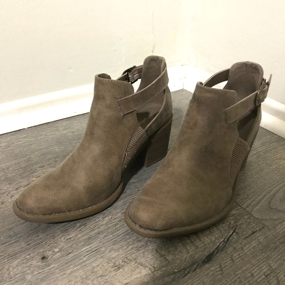 Never Worn! Carly Jean Los Angeles booties